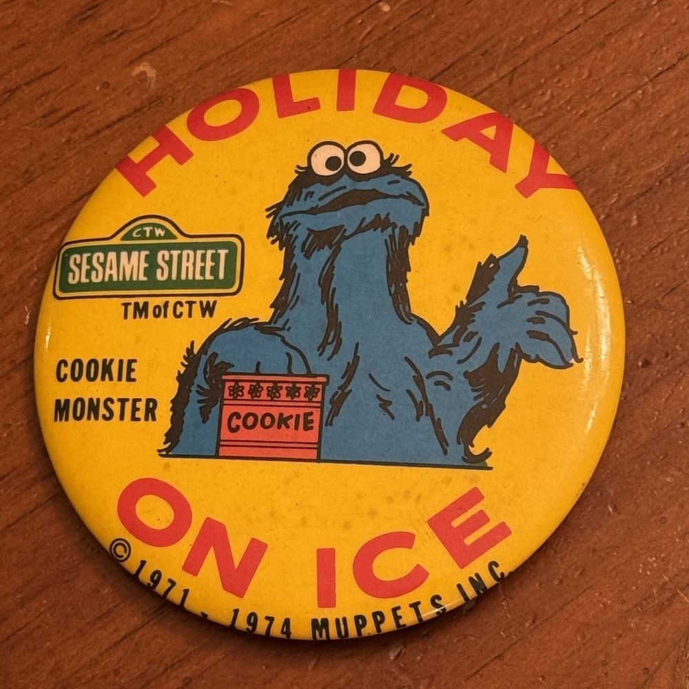 Holiday On Ice Cookie‎ Monster Sesame Street VTG Pinback Button Pin Round Circle